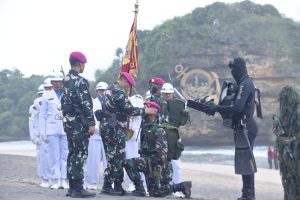 Danpasmar 1 Ikuti Upacara Pembaretan 527 Prajurit Muda Baret Ungu
