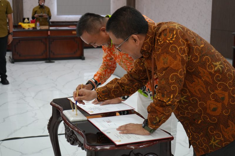 Bupati Situbondo Pulang ke Kampusnya, Teken Nota Kesepahaman dengan Universitas Jember*