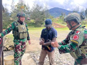 Satgas Yonif 700/WYC Gelar Penyuluhan Kesehatan di Gome: Ajarkan Cuci Tangan yang Benar untuk Hidup Sehat