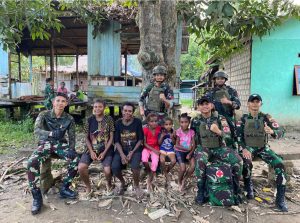 Satgas Yonif 131/Brajasakti Gelar Pelayanan Kesehatan di Kampung Wembi, Wujud Kepedulian TNI di Perbatasan Papua*