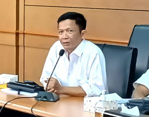 Sekber Wartawan Indonesia (SWI) meyampaikan keprihatinannya atas pencabutan kartu identitas liputan Istana milik wartawan CNN Indonesia, Diana Valencia,