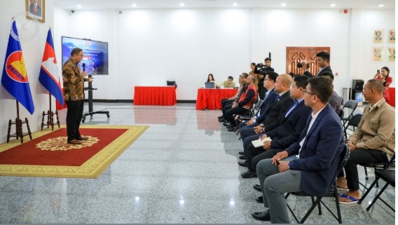 Indonesia Berkomitmen Meningkatkan Prestasi Atlet Pencak Silat Indonesia di Kamboja.